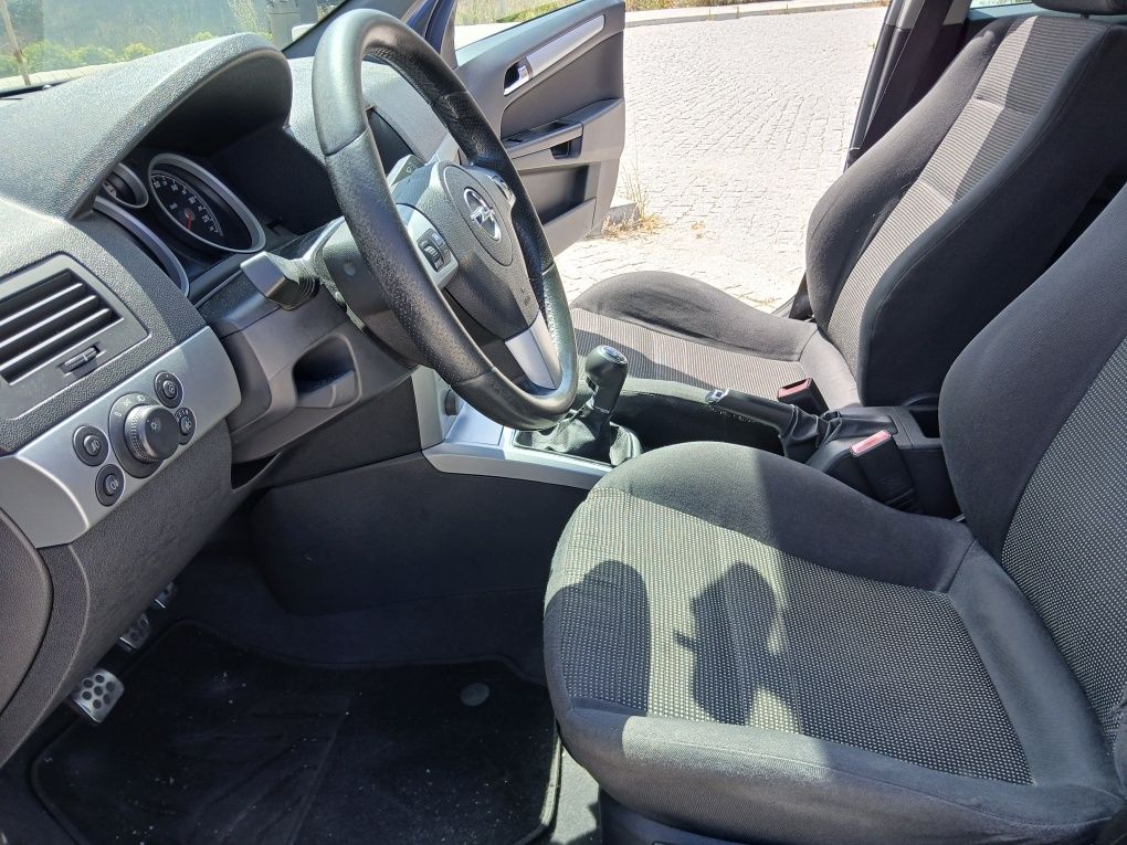 Opel Astra  CDTI 2007
 cx. 6 velocidades 
Original em excelente estado
