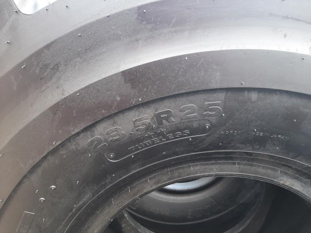 2x Opona używana przemysłowa 23.5R25 BRIDGESTONE 4400zł(szt.) W4509