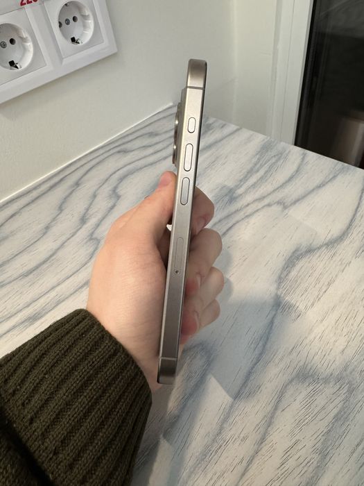IPhone 15 pro 128gb natural titanium