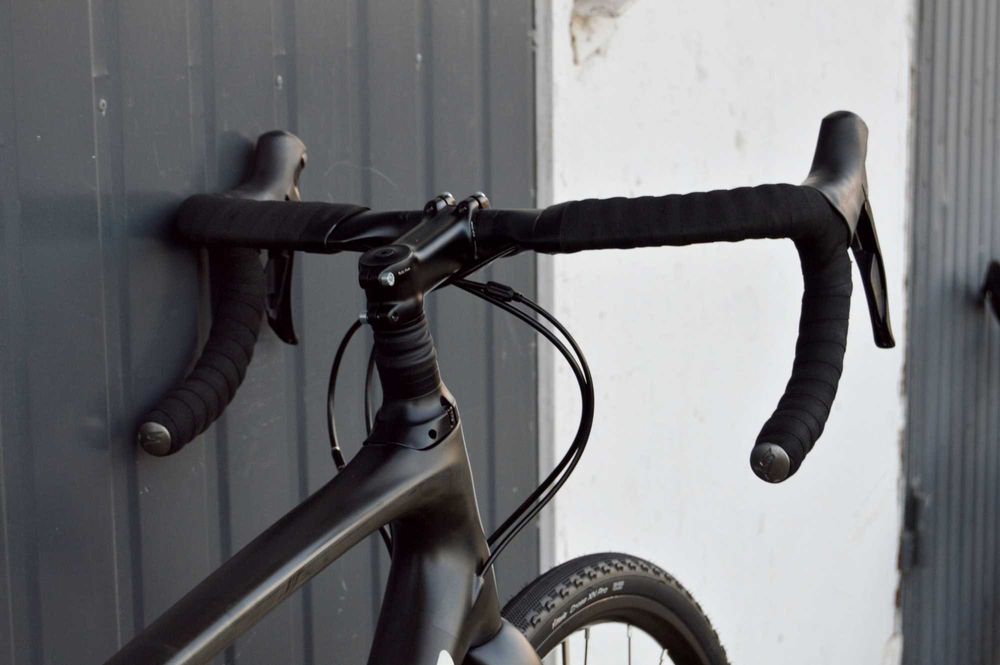 Komfortowy z amortyzatorem SPECIALIZED ROUBAIX 56 DISC GRX 105 szosa