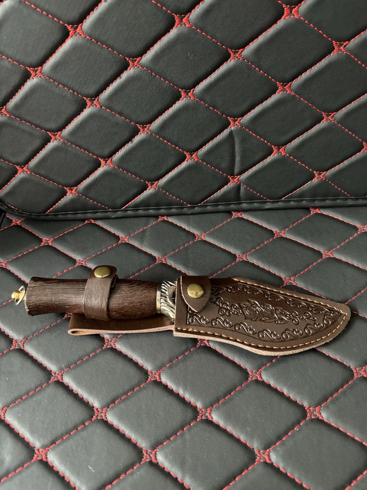 Nóż myśliwski prezentowy w etui