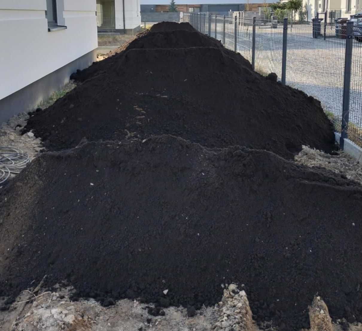 Czarnoziem ogrodowy przesiewany – dostawa od 20t | Szczecin