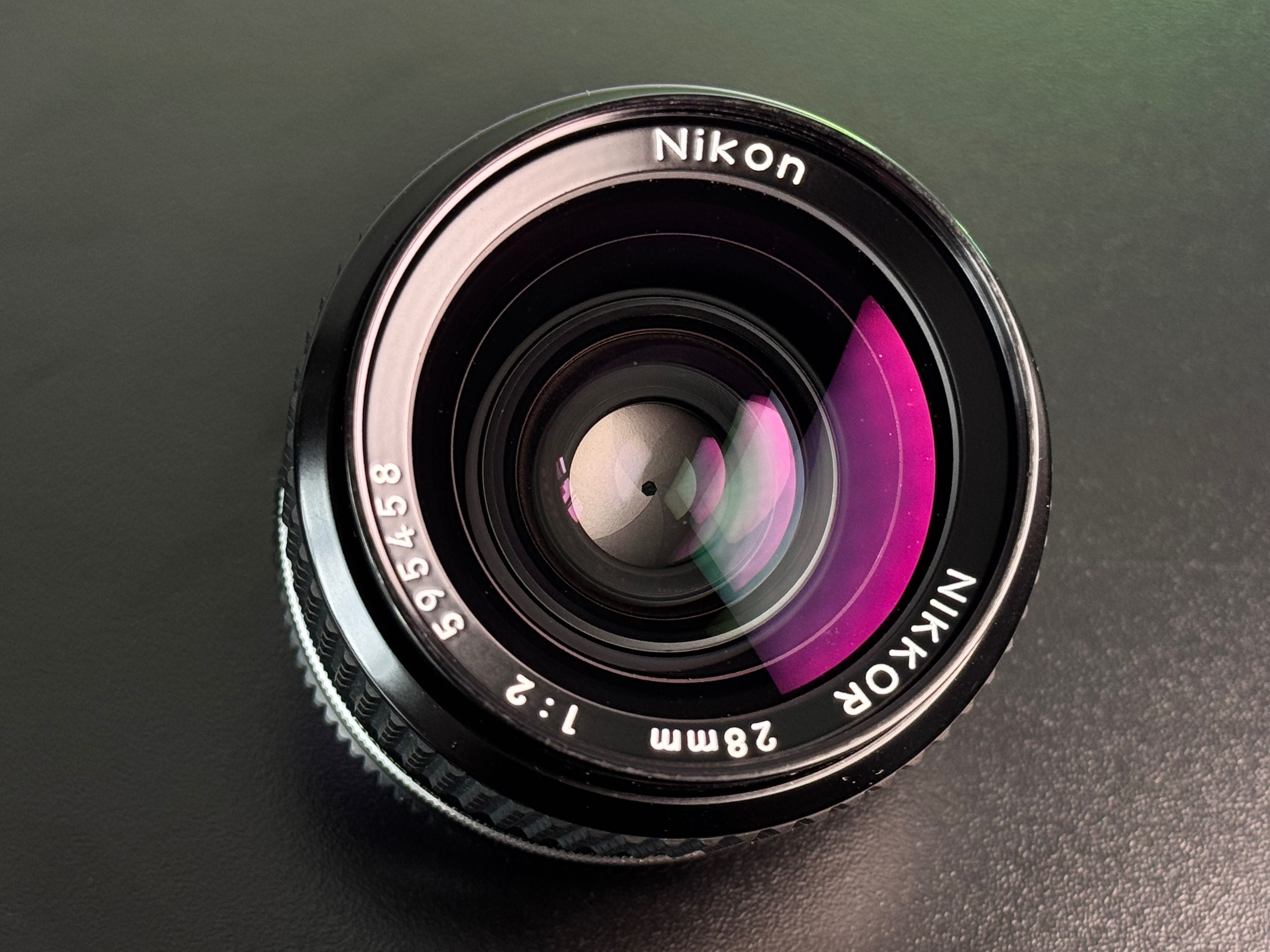 Nikkor 2.0/28mm AiS - Nikon F
