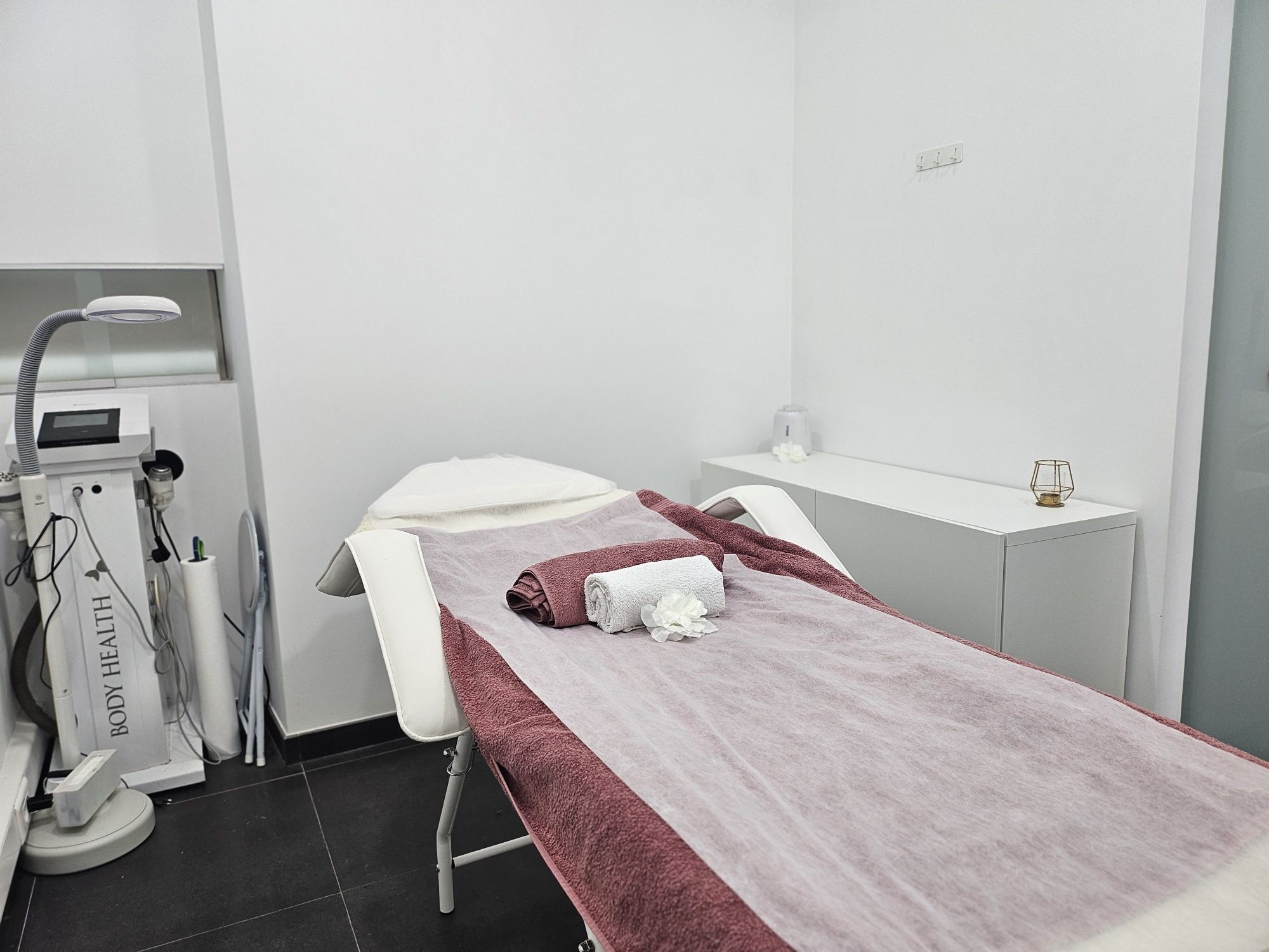 Aluga-se gabinete A HORA/DIA em clínica de estética premium na ALAMEDA