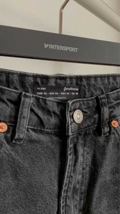 Трендовые женские джинсы клешь Stradivarius р. 36, S.