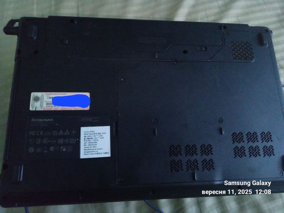 Ноутбук Lenovo G560E 
В робочому стані. Батарея заряд не трима