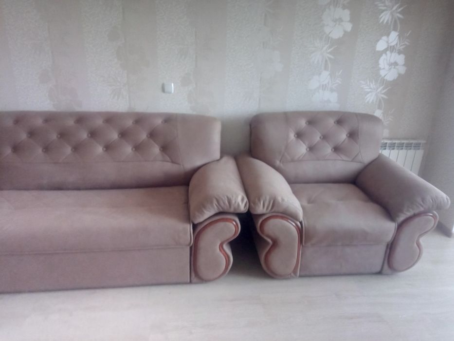 Перетяжка дивану крісла кухонних углів кроваті та ремонт м'яких меблів