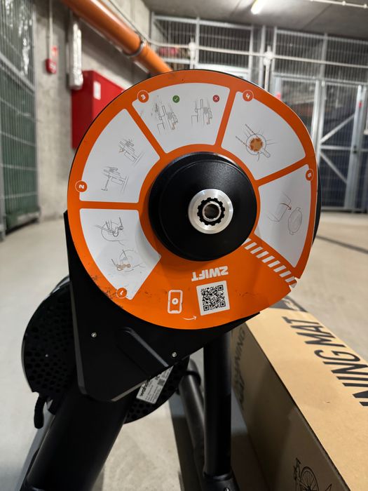 Trenażer Wahoo Kickr Core+ mata wyciszająca