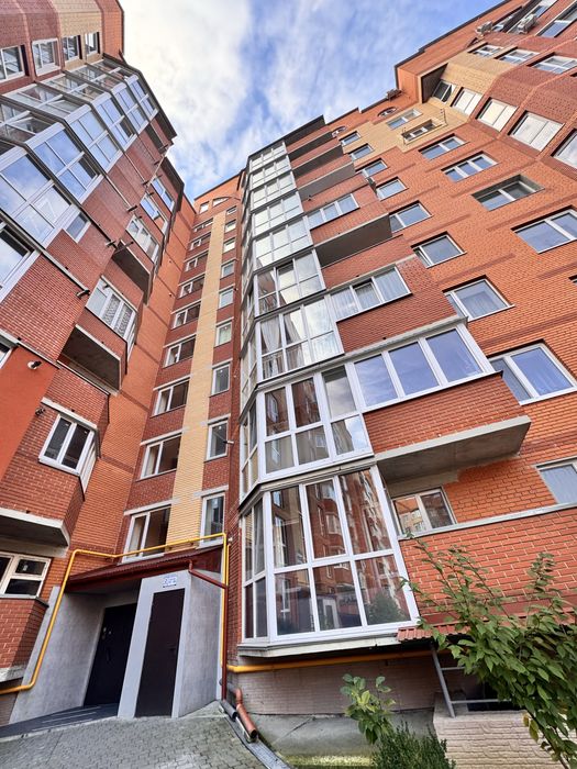 3 кімнатна квартира сира р-н Канада продаж