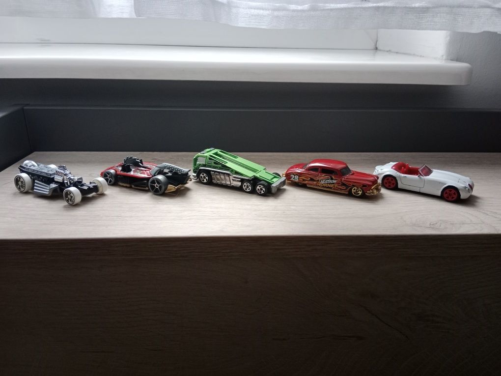 Metalowe samochody hot wheels