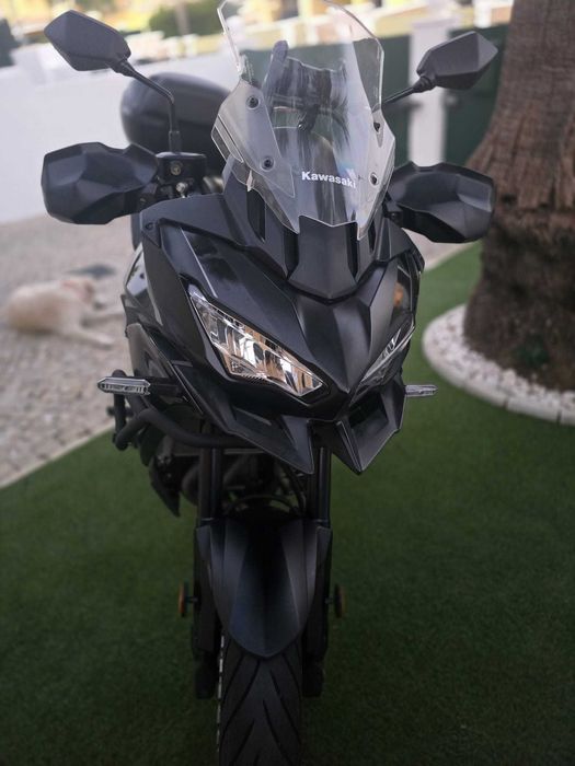 Kawasaki Versys 650 – Ano 2024 – Preta | Como Nova!