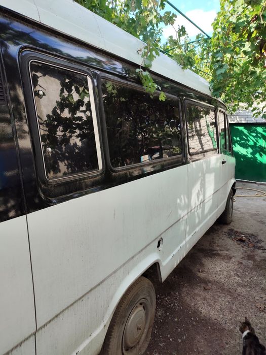 Продам два автобуса  MERCEDES -BENZ 208D и 310