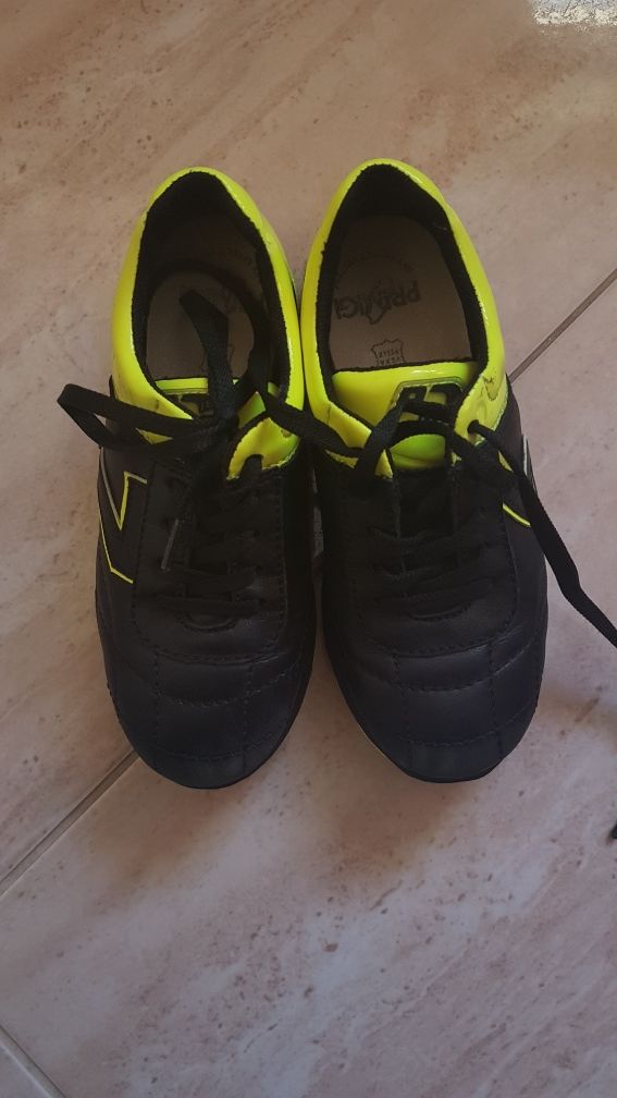 Buty sportowe chłopięce primigi 26