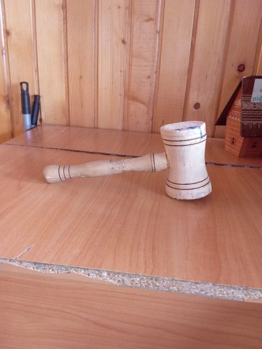 Продаю  молоток самого Богдана Хмельницького з атомної електростанціх