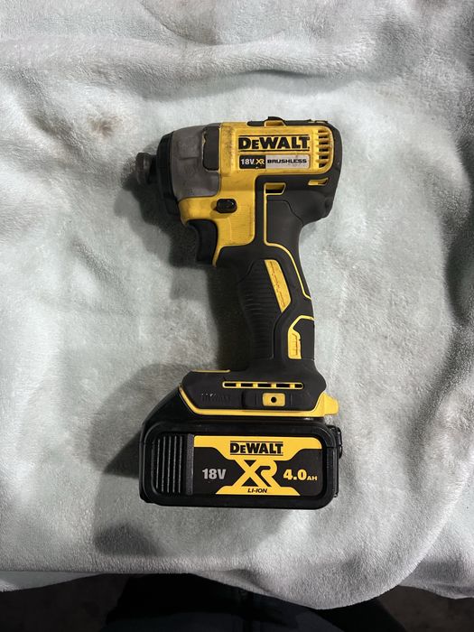 Dewalt DCF787 імпакт акб 4 ампера DCB182