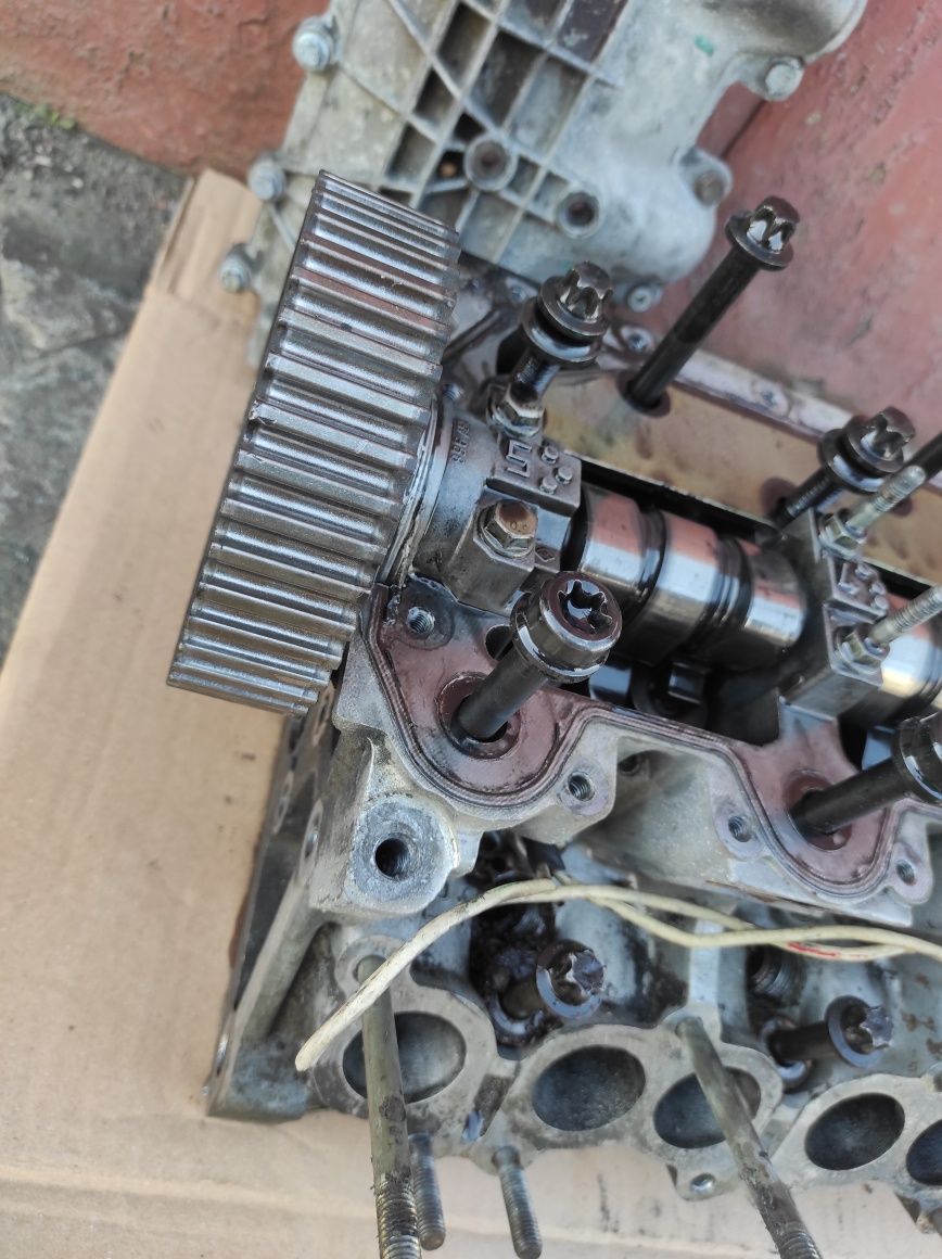 Головка блоку двигателя Рено лагуна 2.2 12V Renault