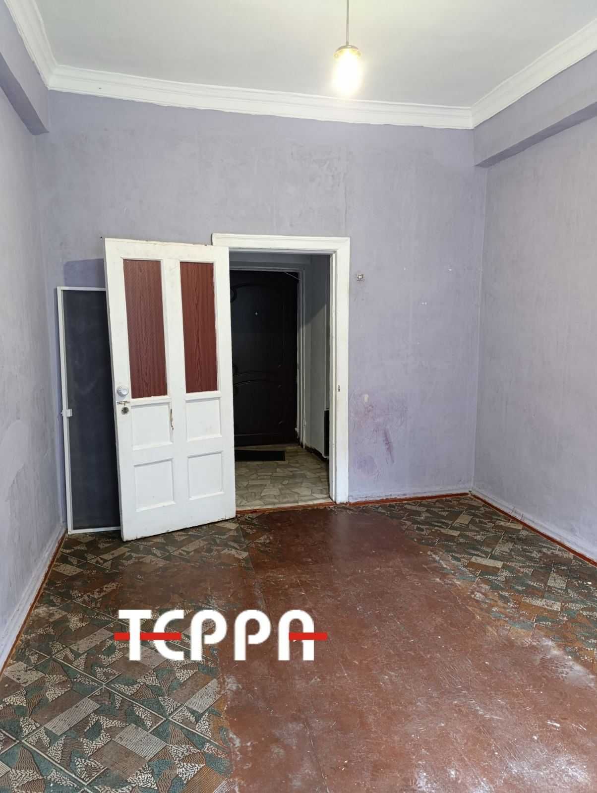 Продам двокімнатну повнометражну квартиру в районі театру Магара