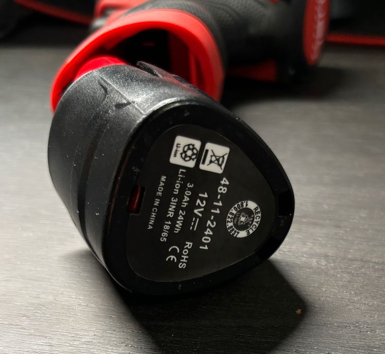 Продам акумулятор Milwaukee m12