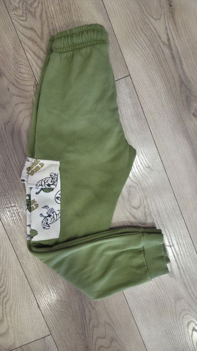 Spodnie  dresowe 128