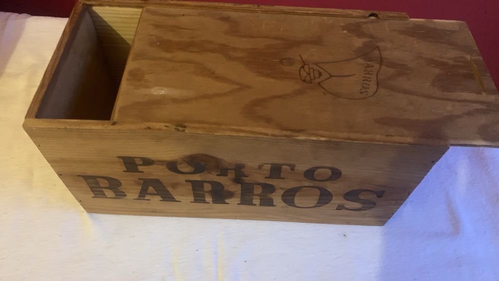 Caixas antigas de vinhos