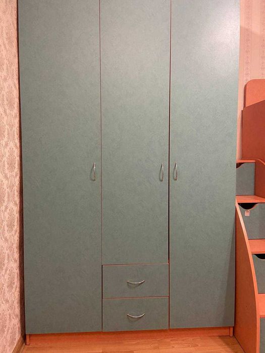 Продам меблі в дитячу спальню