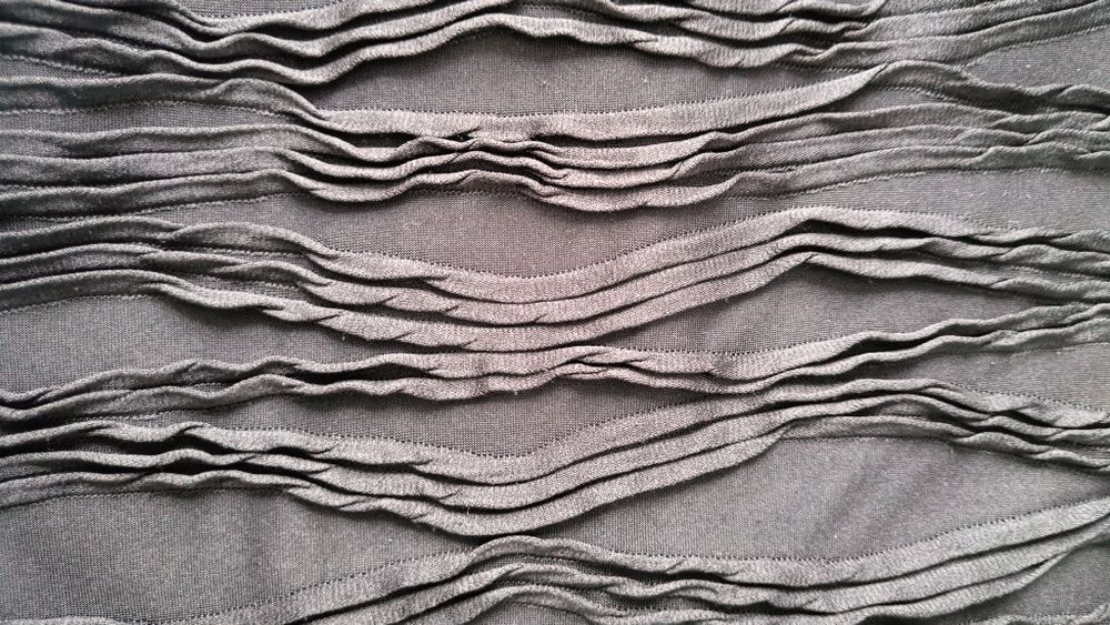 Dopasowana sukienka z siateczką krótki rękaw sexy mała czarna