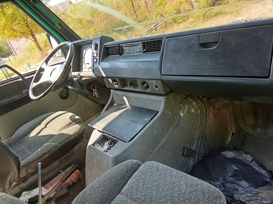 Автомобіль  Mb 100