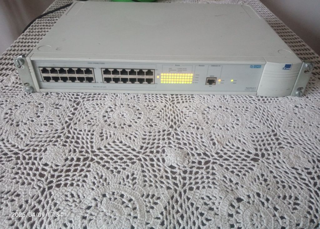 Switch/przełącznik sieciowy SUPER STACK II  3com 24-porty