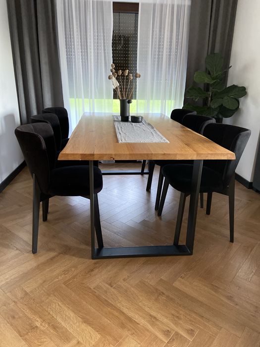 Zestaw 8 sztuk krzeseł.