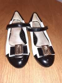 Balerinki,eleganckie buty biało-czarne