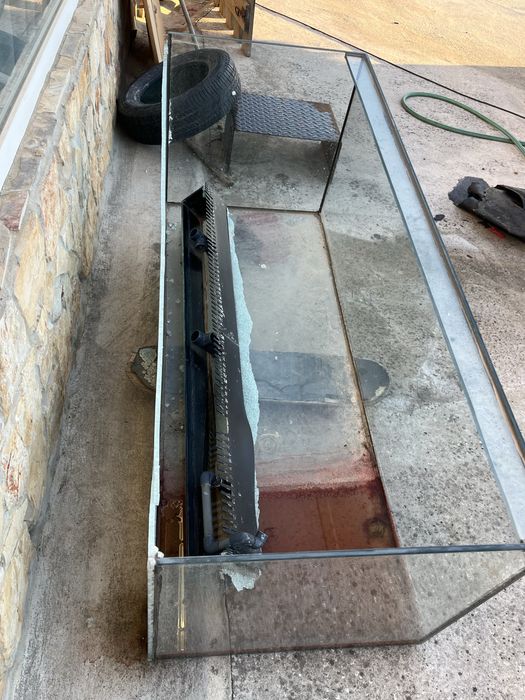 Aquario com vidro tras partido