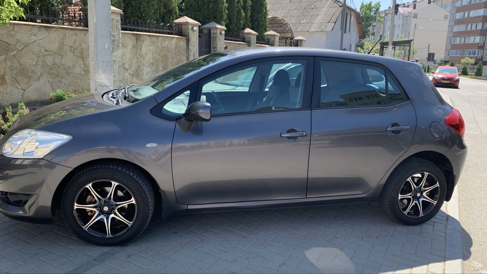 Продам Auris, асфальт, 1.6. Идеал