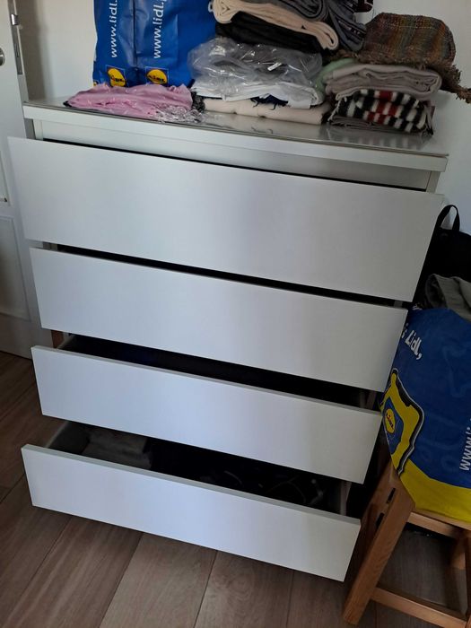 Cómoda Malm IKEA de 4 Gavetas