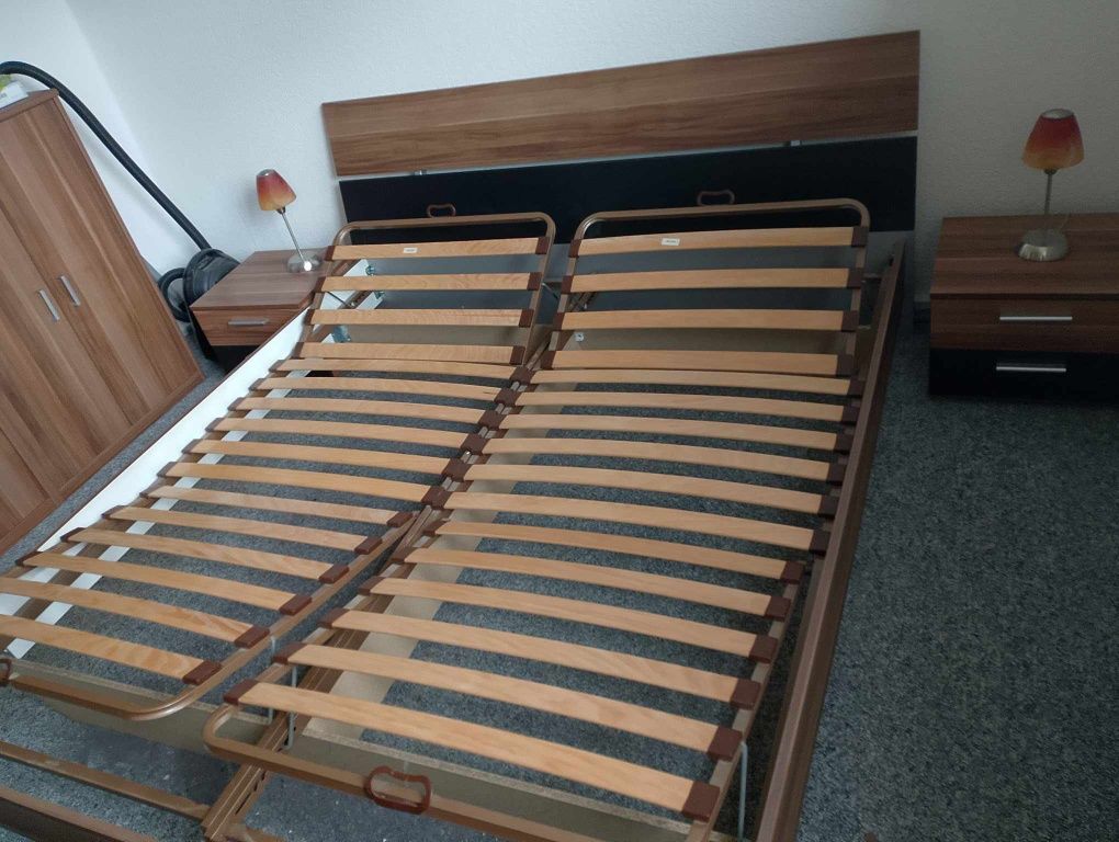 Sypialnia łóżko szafa stoliki komody wszystko bardzo zadbane