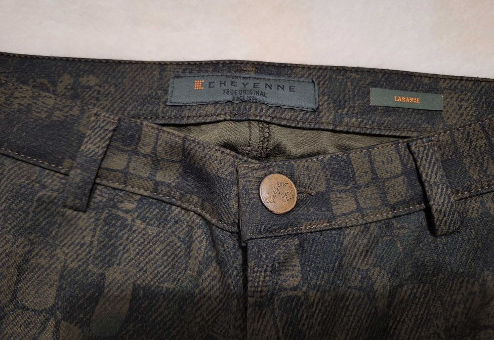 Calças/Jeggings caqui, da Cheyenne
