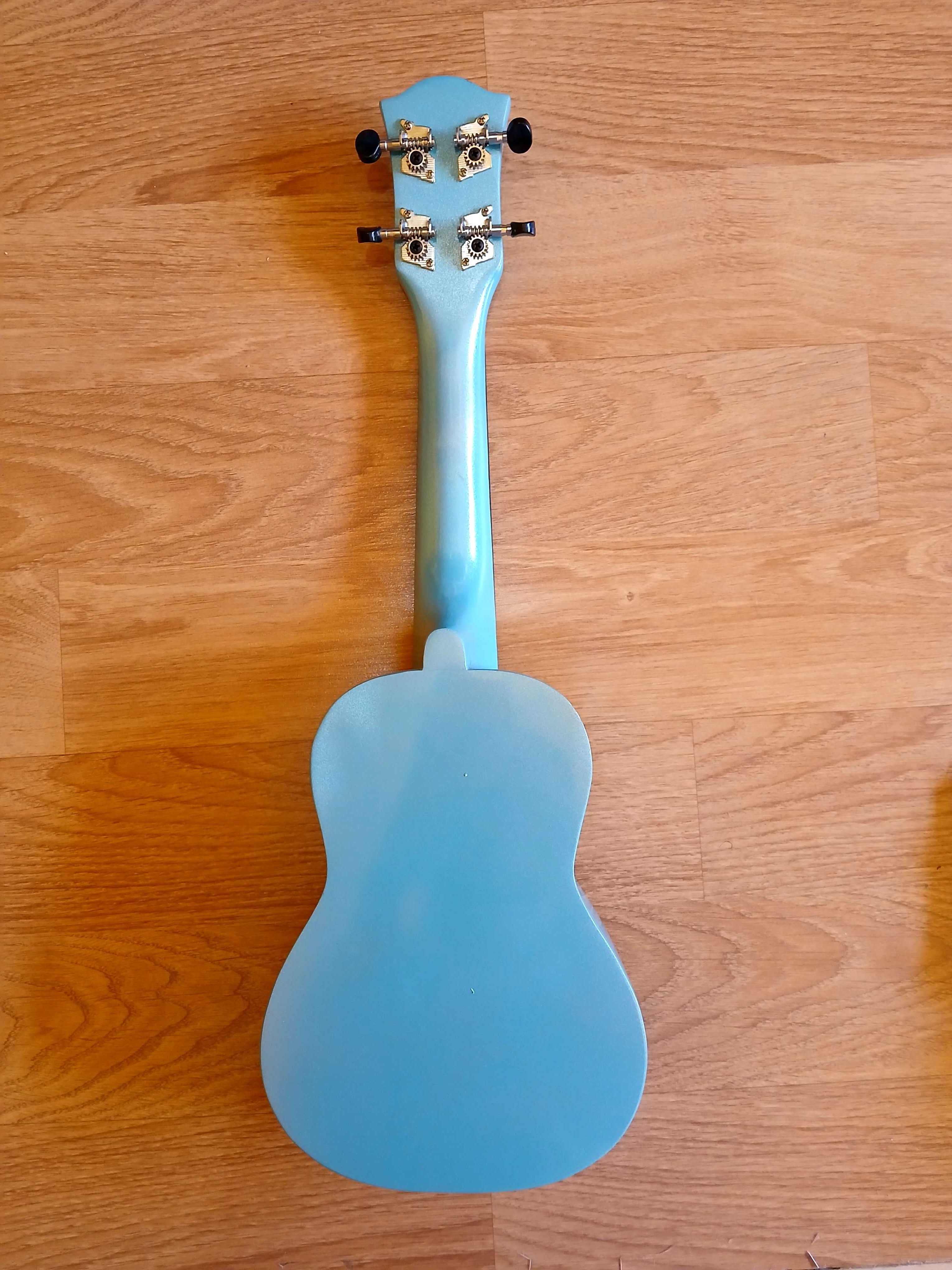 Conjunto ukulele + afinador eletrónico + mala