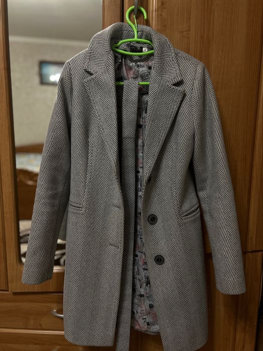 Продаю в новому стані пальто