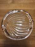 Dwa szklane talerzyki deserowe rybki vintage 19,5 cm