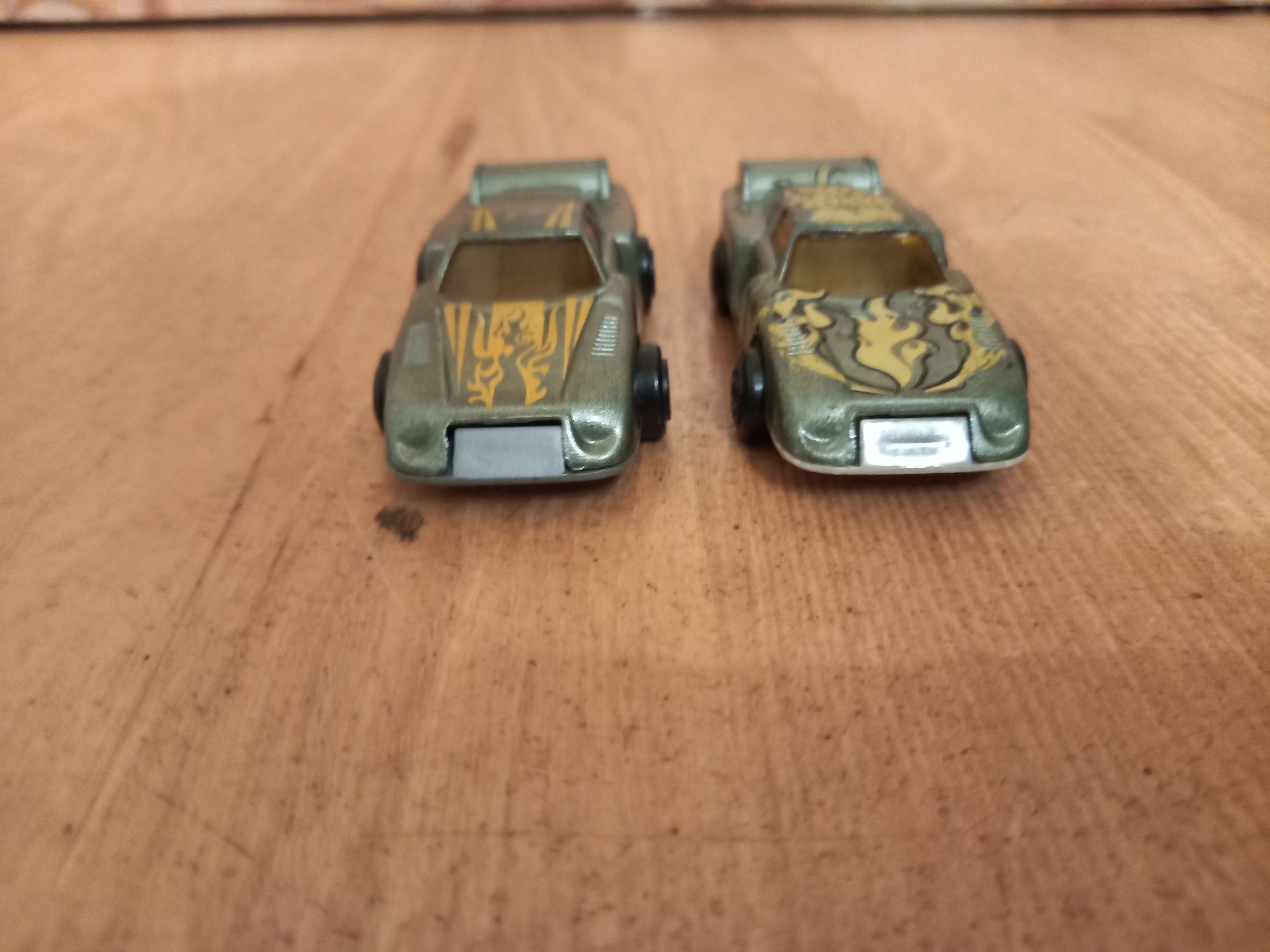6 metalowych autek