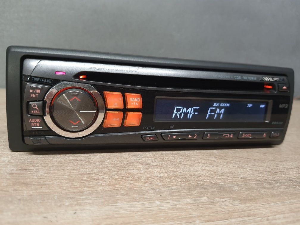 Radio samochodowe ALPINE CD / Zadbane Klasyk 4x45W RCA / CDE-9870RM