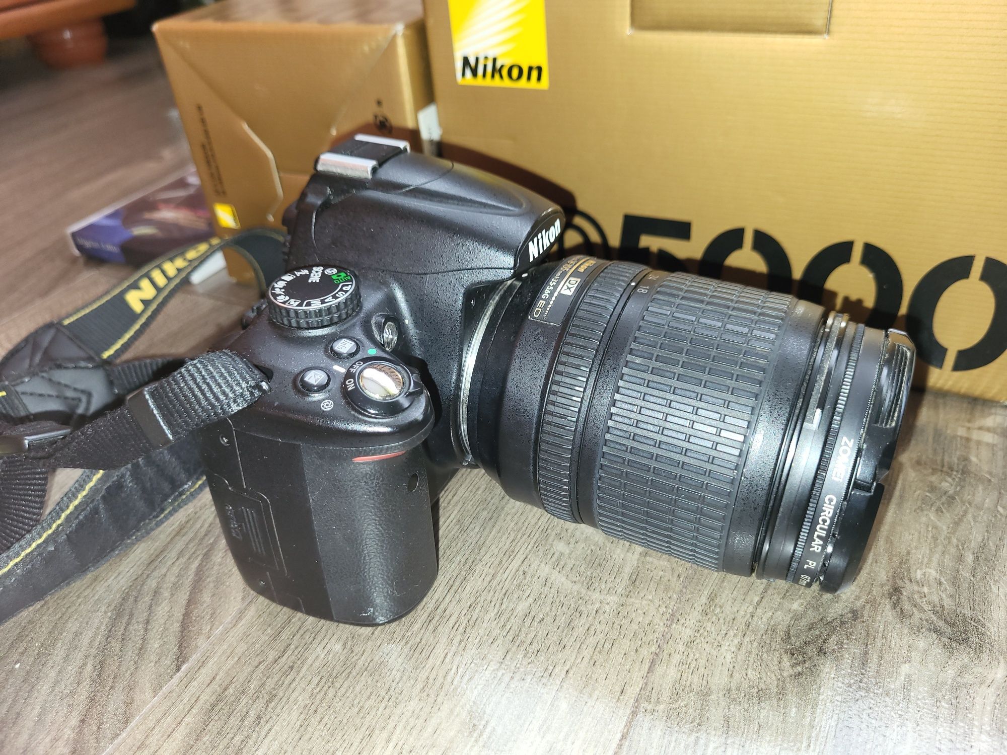 Nikon D5000 + Nikkor 18-105 + dodatki