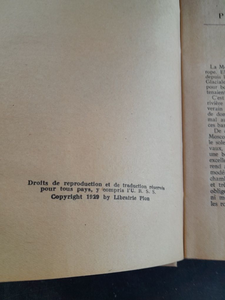 Liv."La vie de Pierre le Grand" De 1929 . E encosta livros.