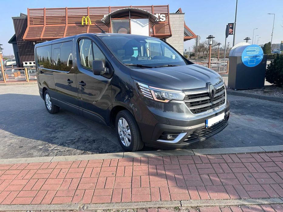 Przewóz osób Transport na Lotniska Imprezy Spotkania Busy auta osobowe