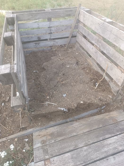Toaleta kompostująca z kompostownikiem
