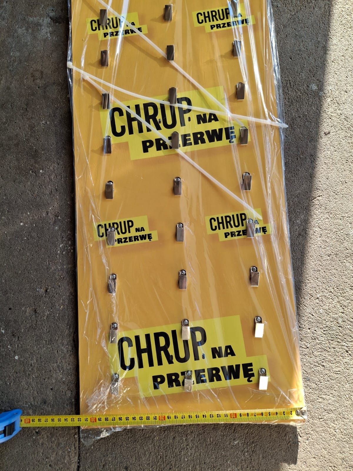 Stendy reklamowe na chipsy Lay's, z wieszaczkami