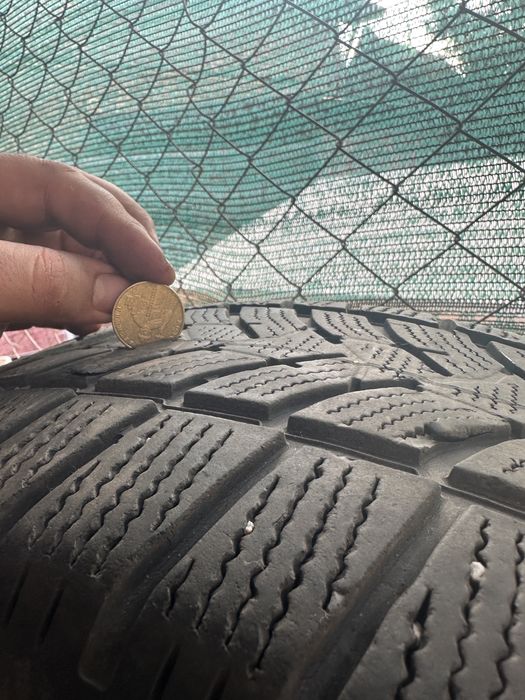 Продам зимнюю резину DUNLOP Winter Sport (235/60/R18)