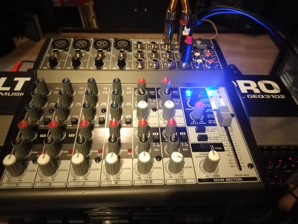 Mesa de mistura behringer Mod Xenix 1202