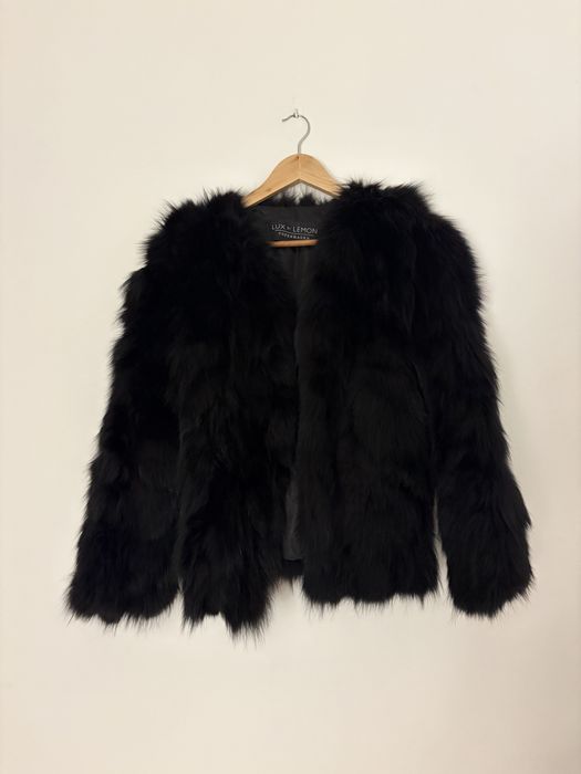 Futro z lisa czrne krótkie naturalne