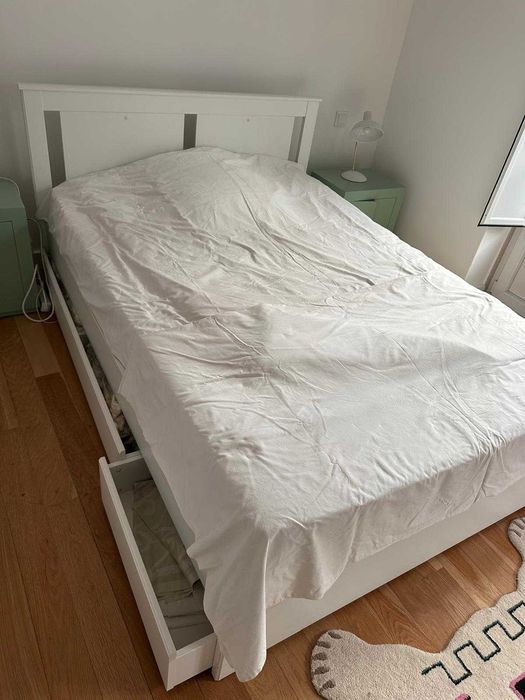 Cama de casal branca IKEA, com arrumação
