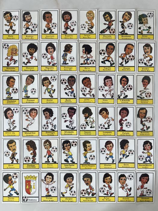 Cromos antigos de jogadores de futebol em caricatura